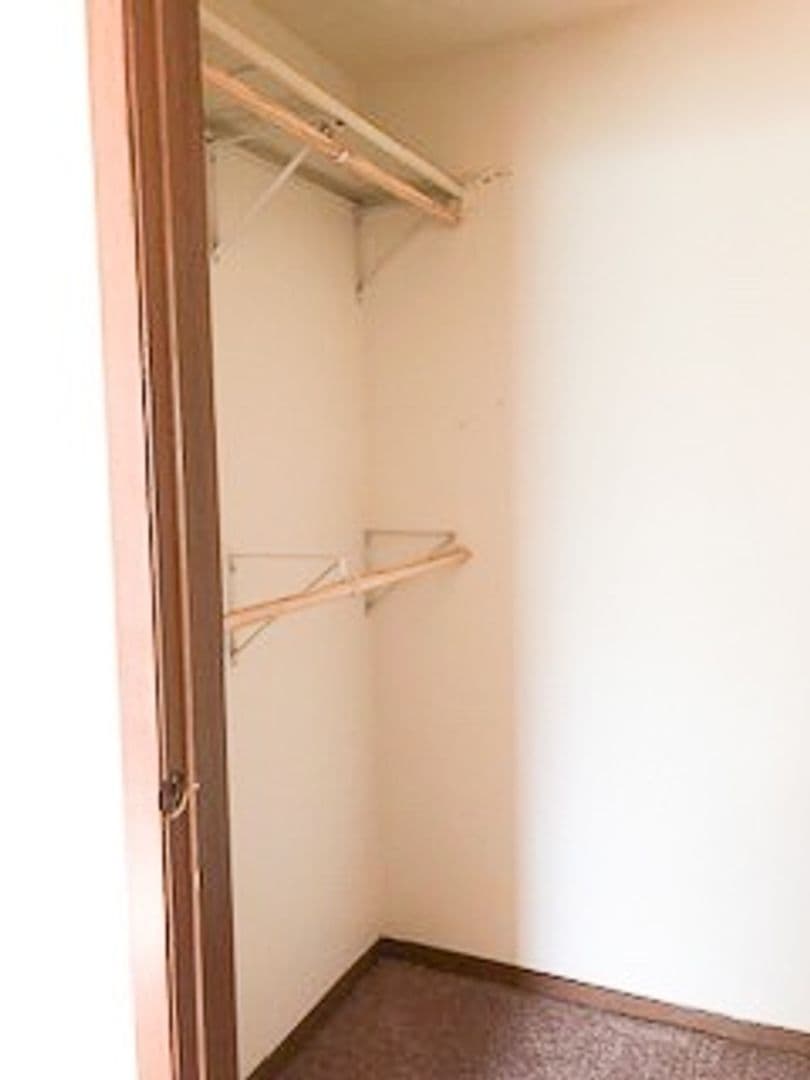 Brook Apartment: 204 S Hess St