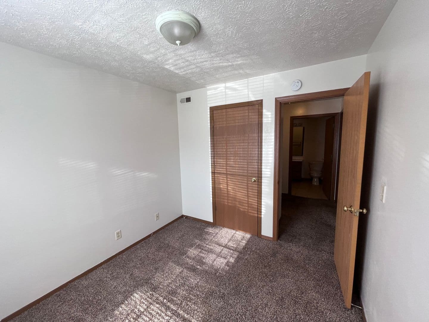 Lafayette Apartment: 915 N 6th Street