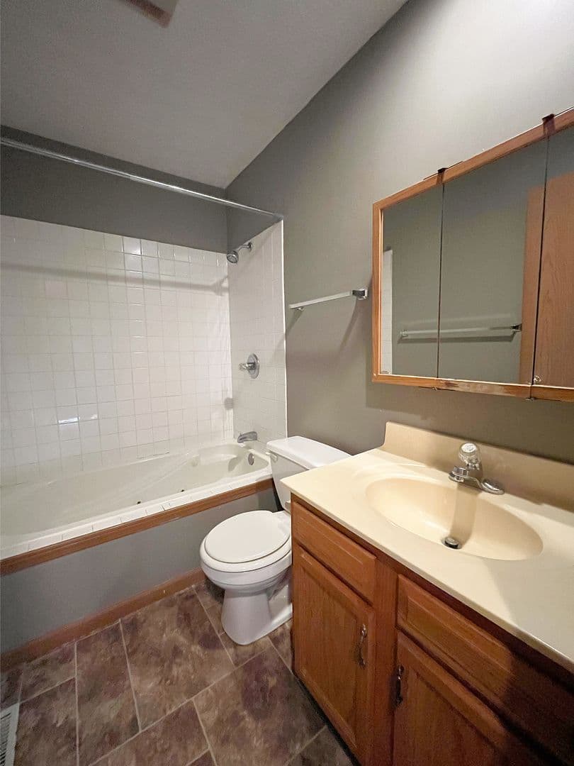Lafayette Apartment: 2012 Scott Street