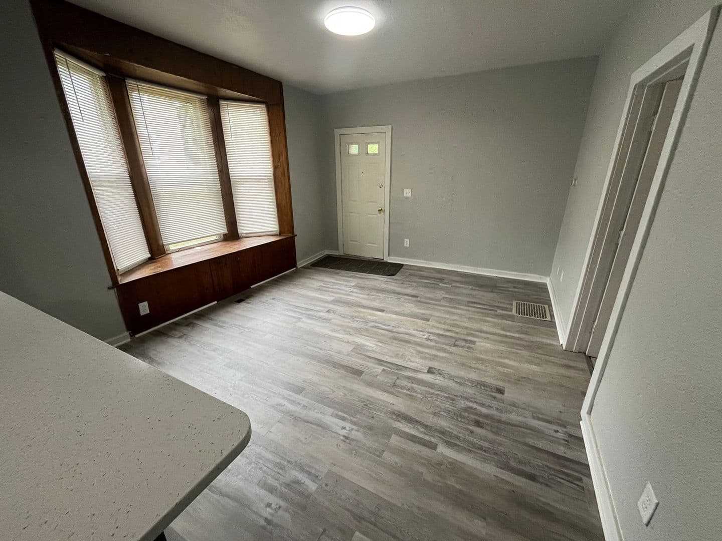 Lafayette Apartment: 1512 Cincinnati Street
