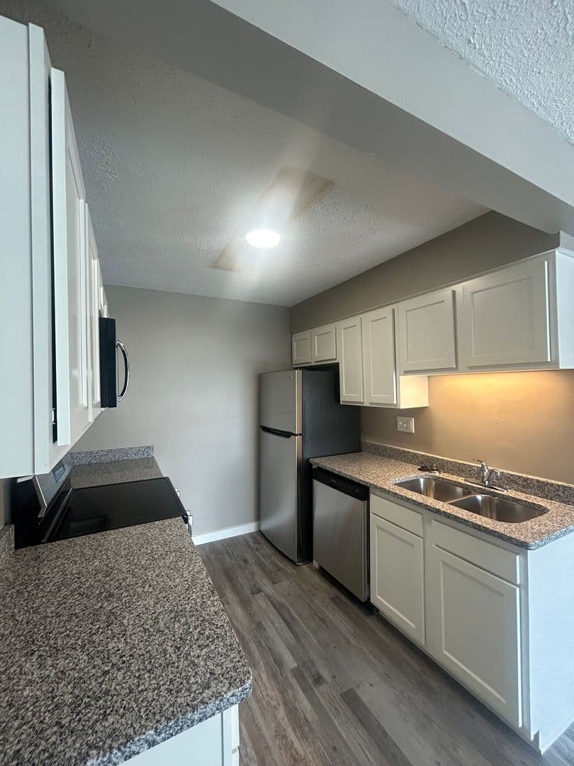Lafayette Apartment: 923 - 925 North 8th Street