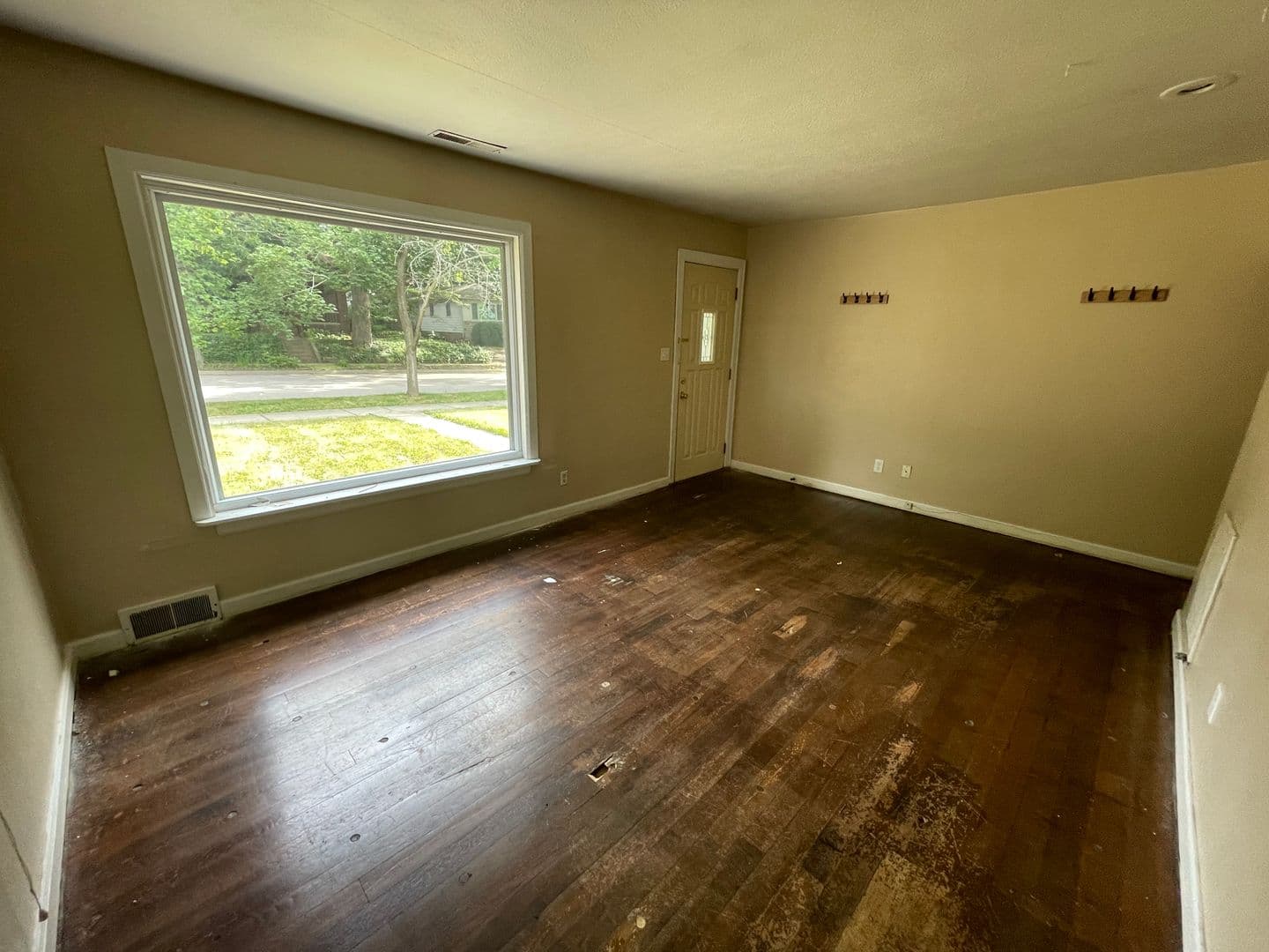 West Lafayette House: 211 Dehart St