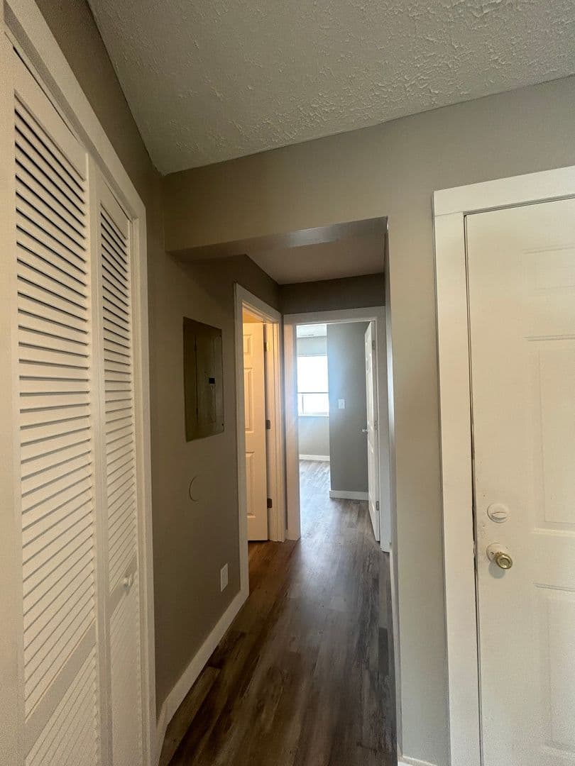 Lafayette Apartment: 923 - 925 North 8th Street