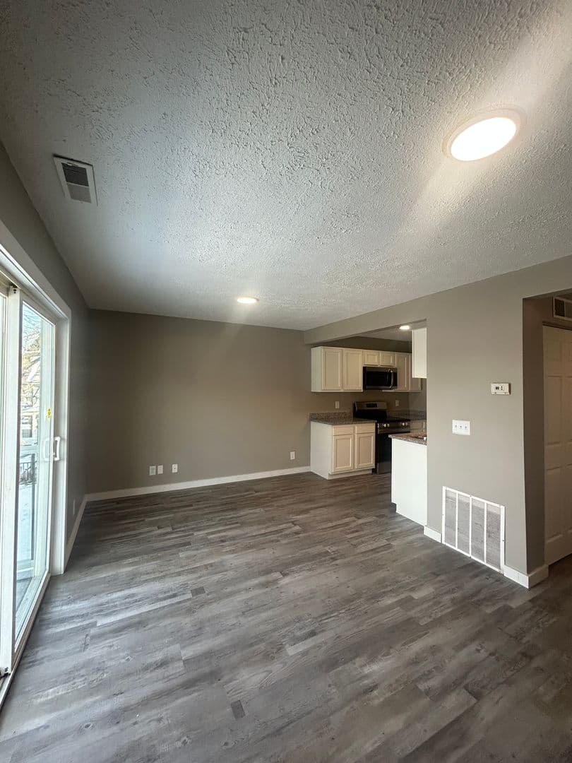 Lafayette Apartment: 923 - 925 North 8th Street