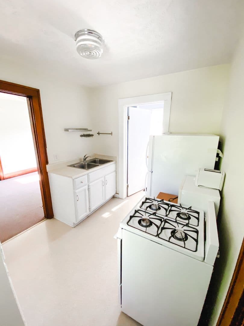 West Lafayette Apartment: 933 Robinson St