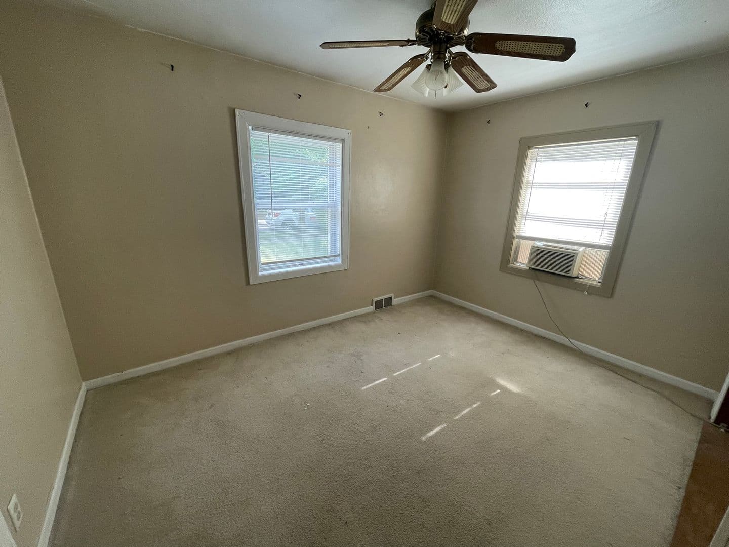 West Lafayette House: 211 Dehart St