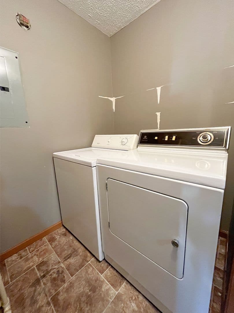 Lafayette Apartment: 2012 Scott Street