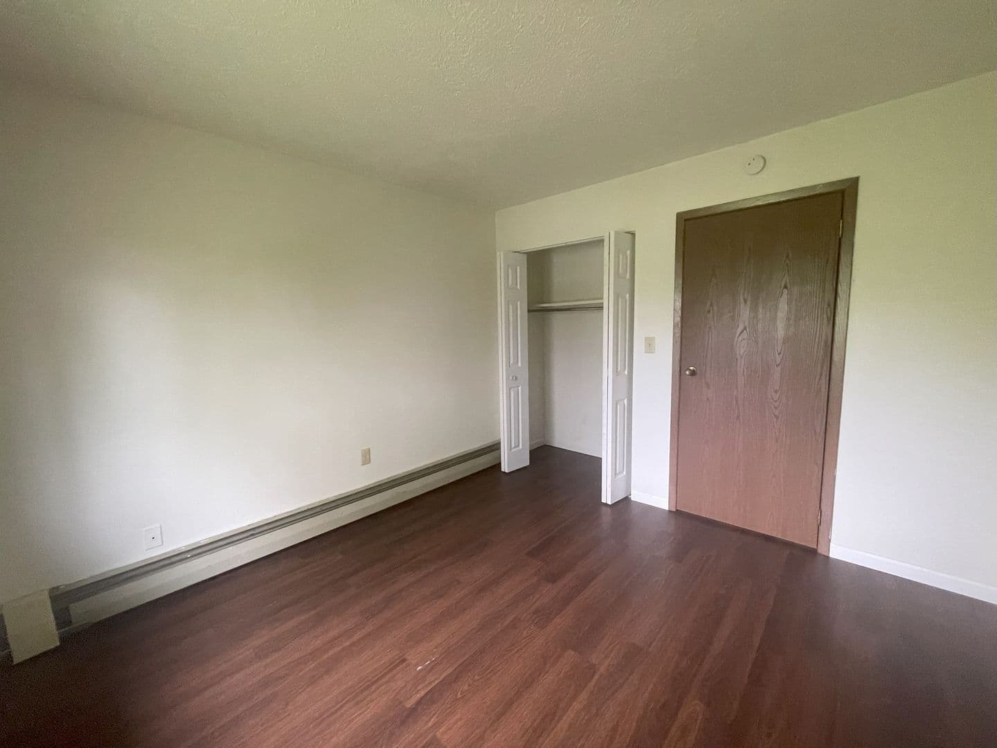 Brook Apartment: 204 S Hess St