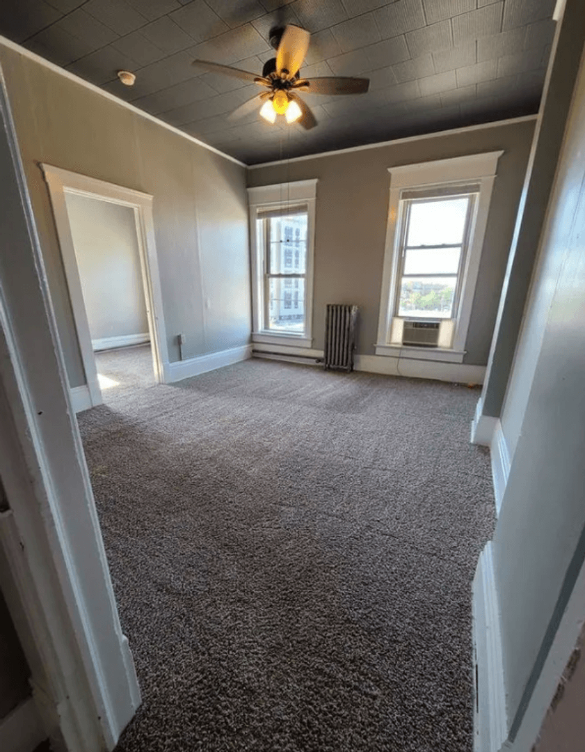 West Lafayette Apartment: 220 South Street
