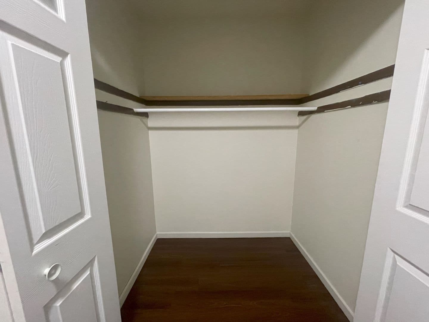 Brook Apartment: 204 S Hess St