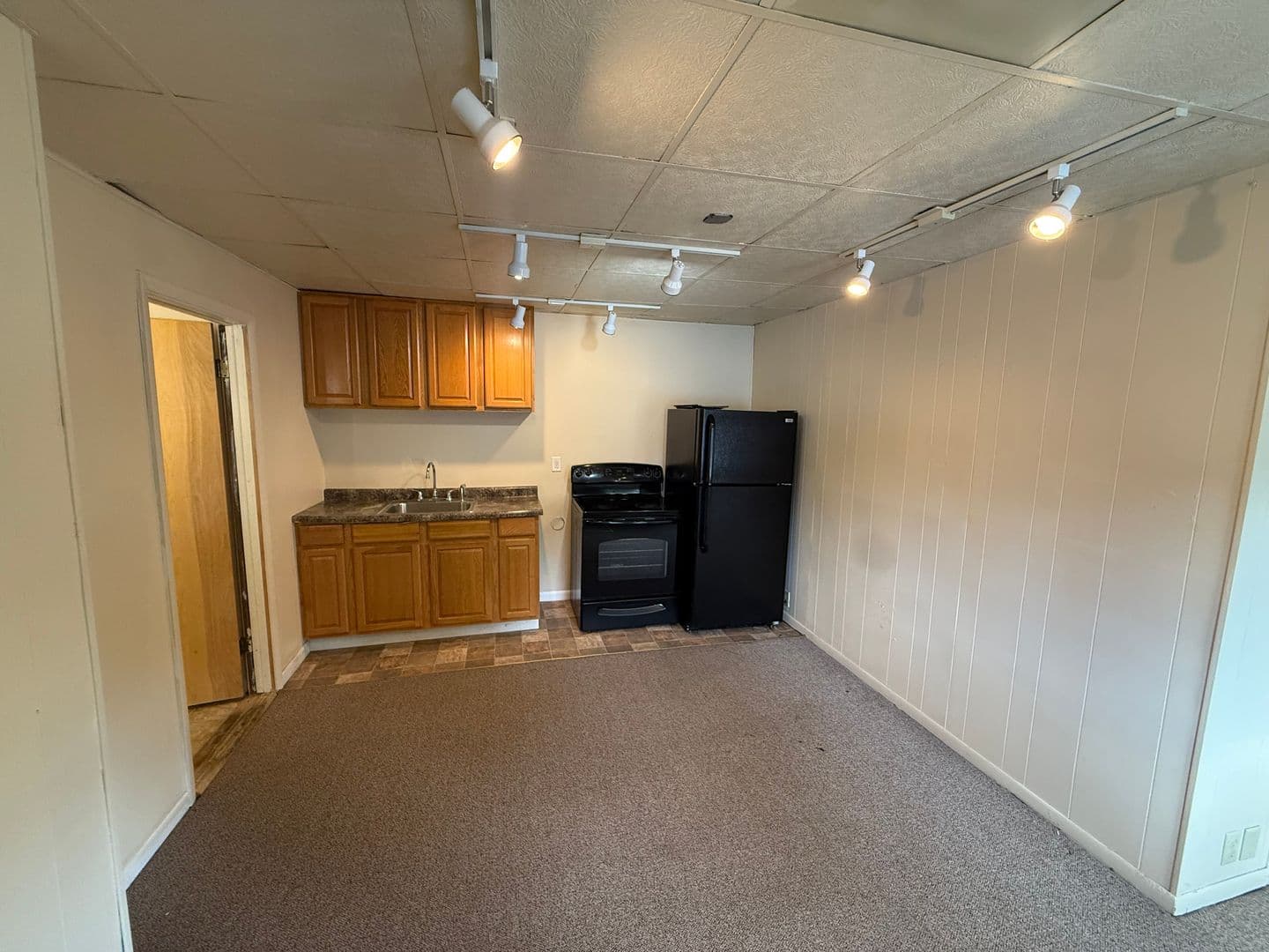 West Lafayette Apartment: 933 Robinson St