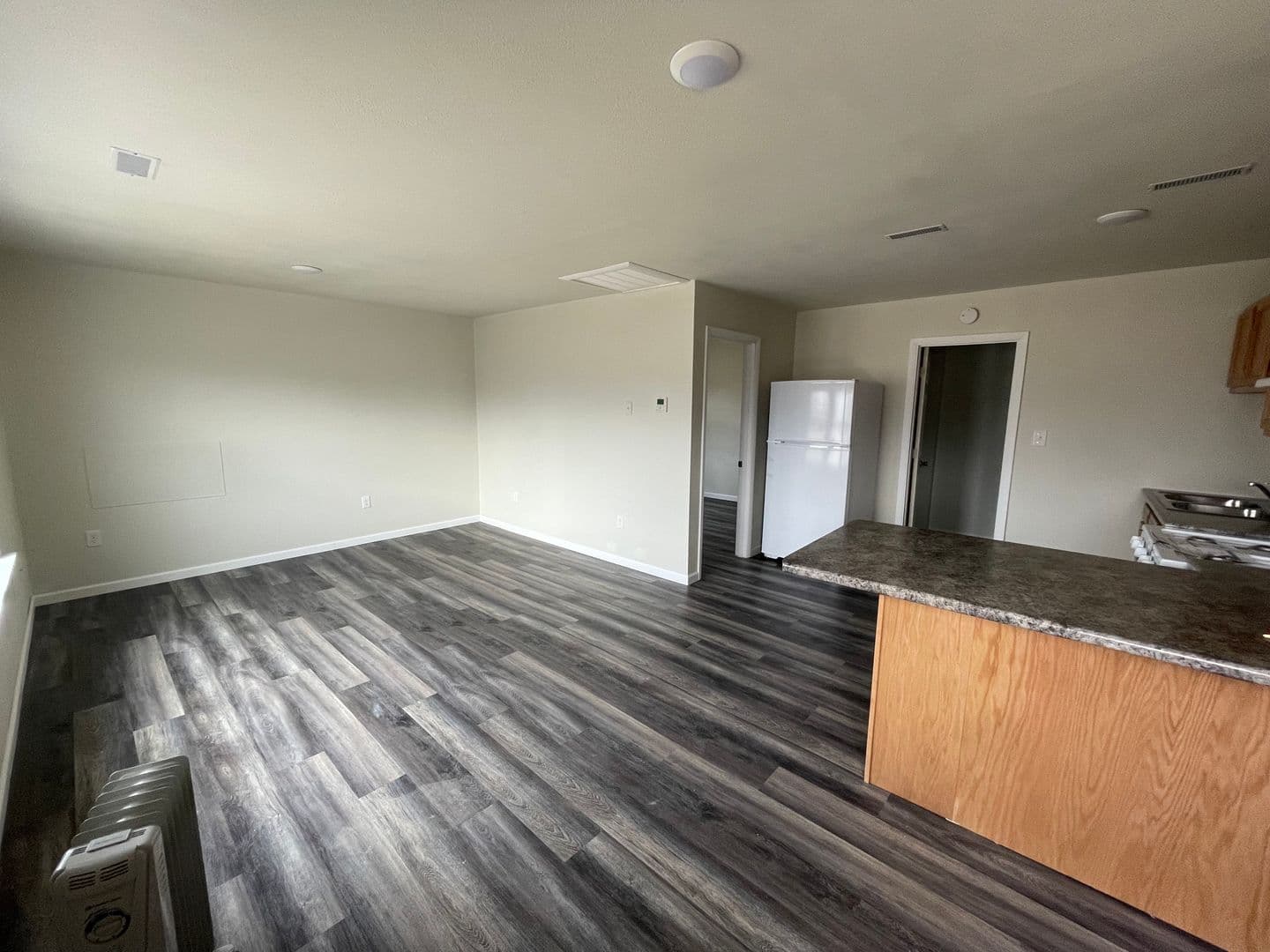 Fowler Apartment: 400-404 W 1st Street