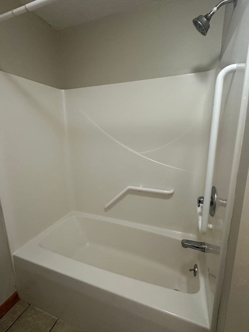 Veedersburg Apartment: 200 W 2nd St