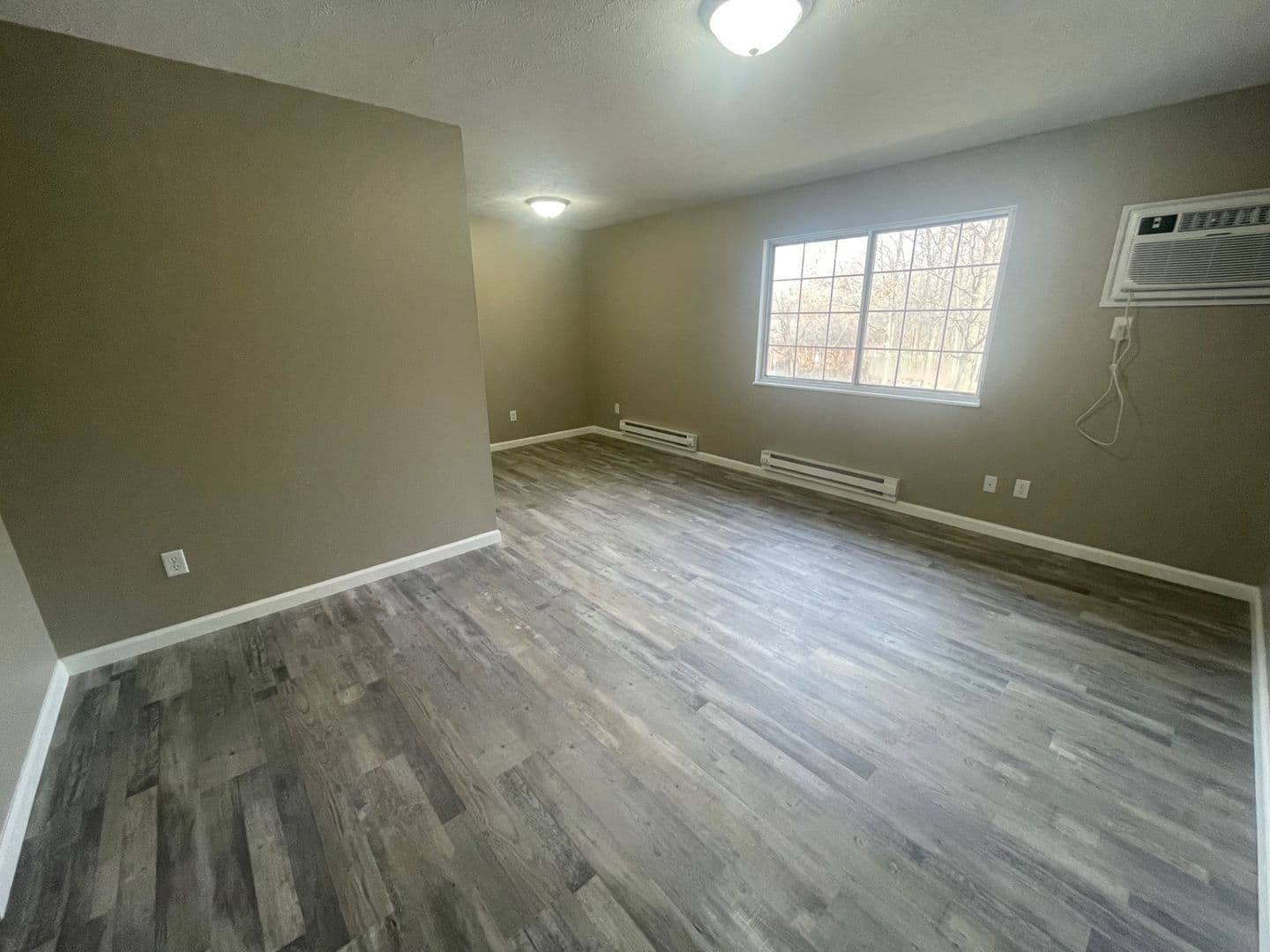 Peru Apartment: 700 Bobtail Court