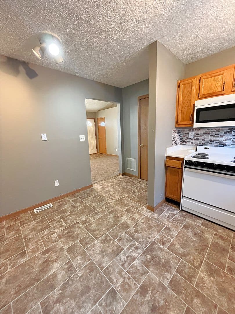 Lafayette Apartment: 2012 Scott Street
