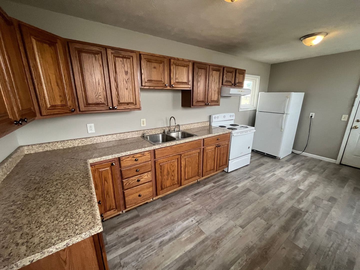 Peru Apartment: 283 W Main Street