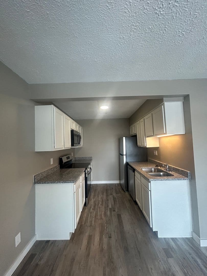 Lafayette Apartment: 923 - 925 North 8th Street