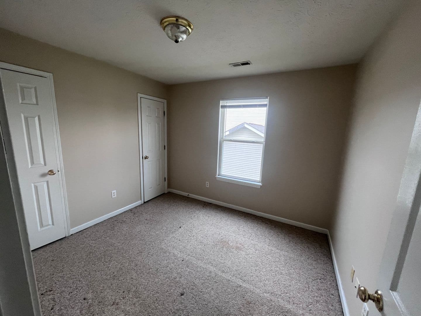 Lafayette House: 510 Fairington Avenue