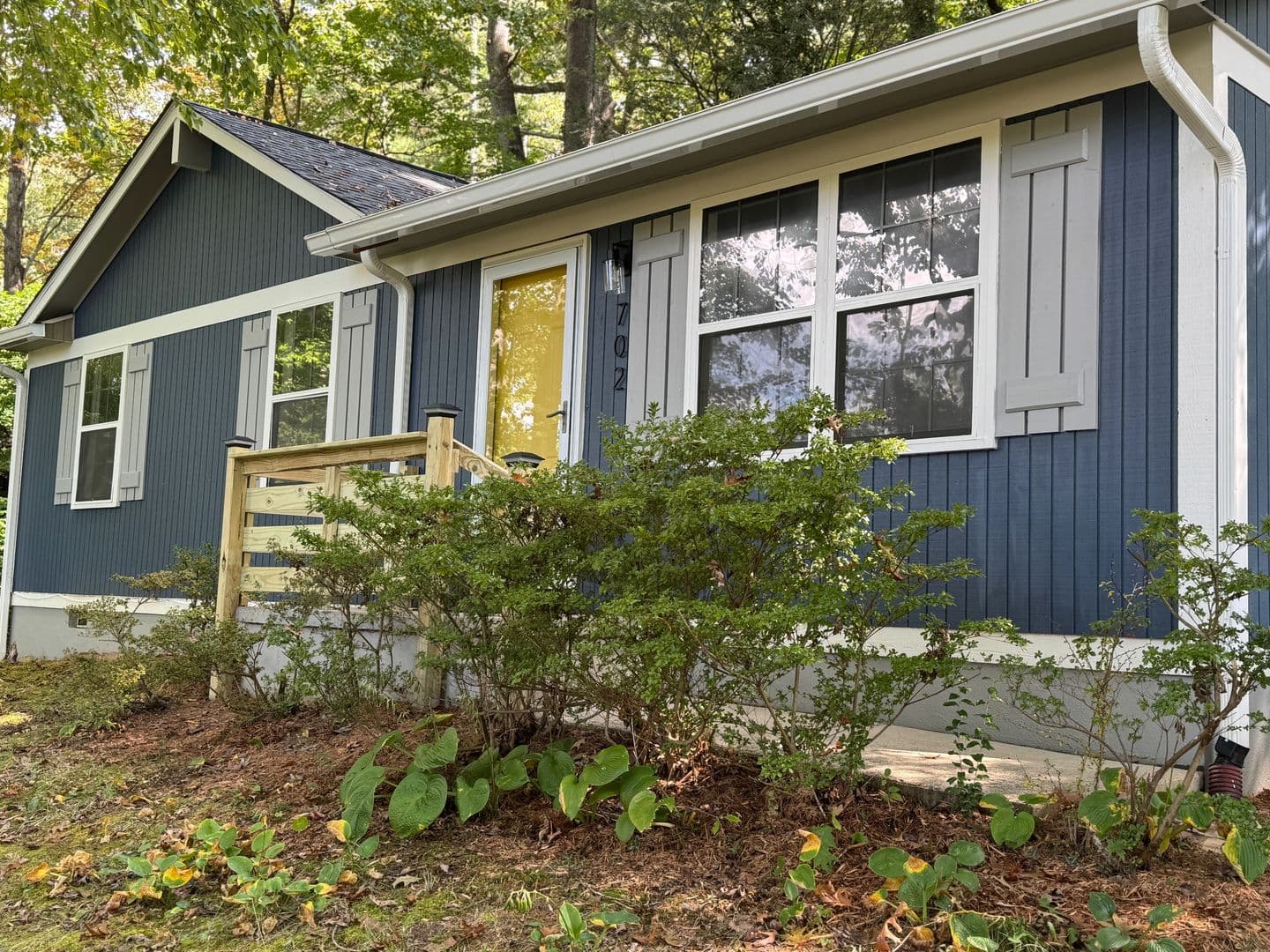 Black Mountain House: 702 Holly Ave