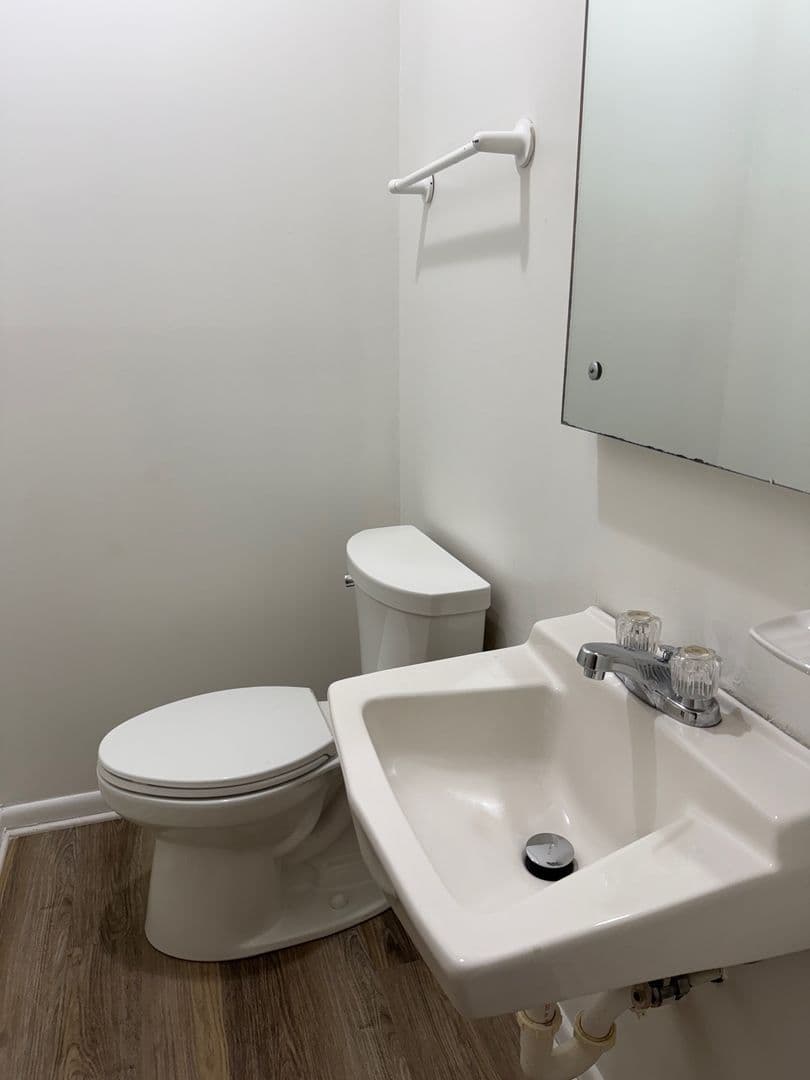 Black Mountain House: 702 Holly Ave