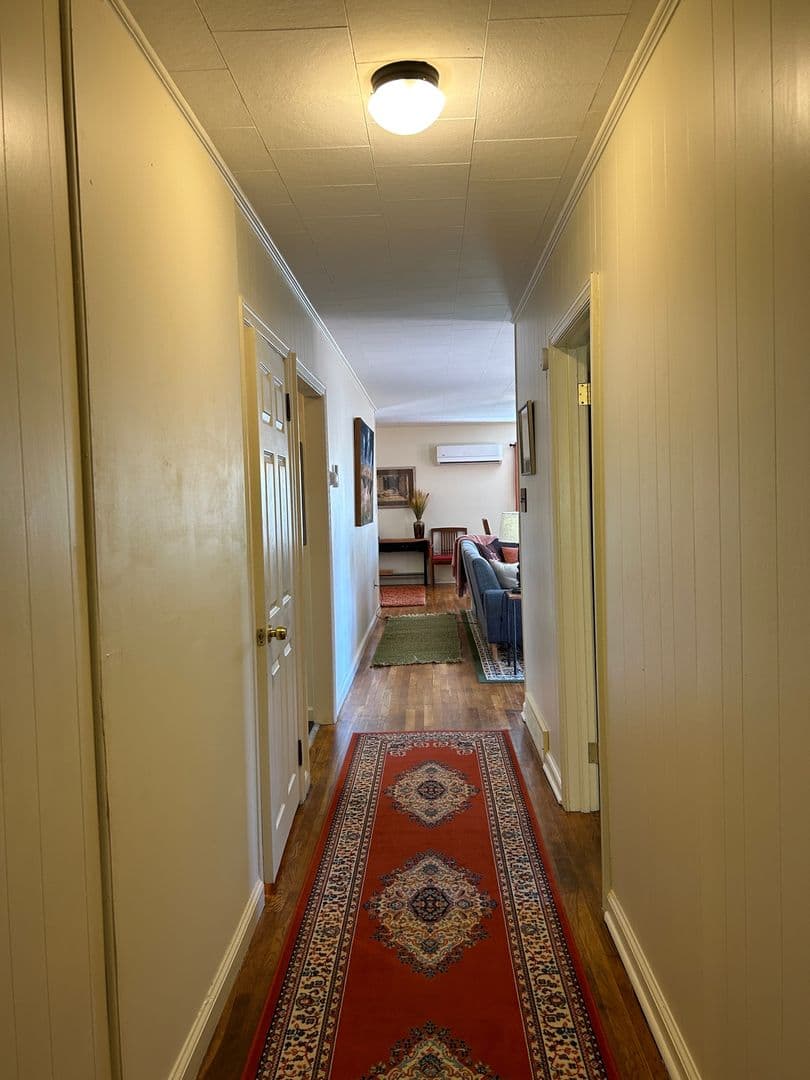 Black Mountain House: 205 Padgettown Road
