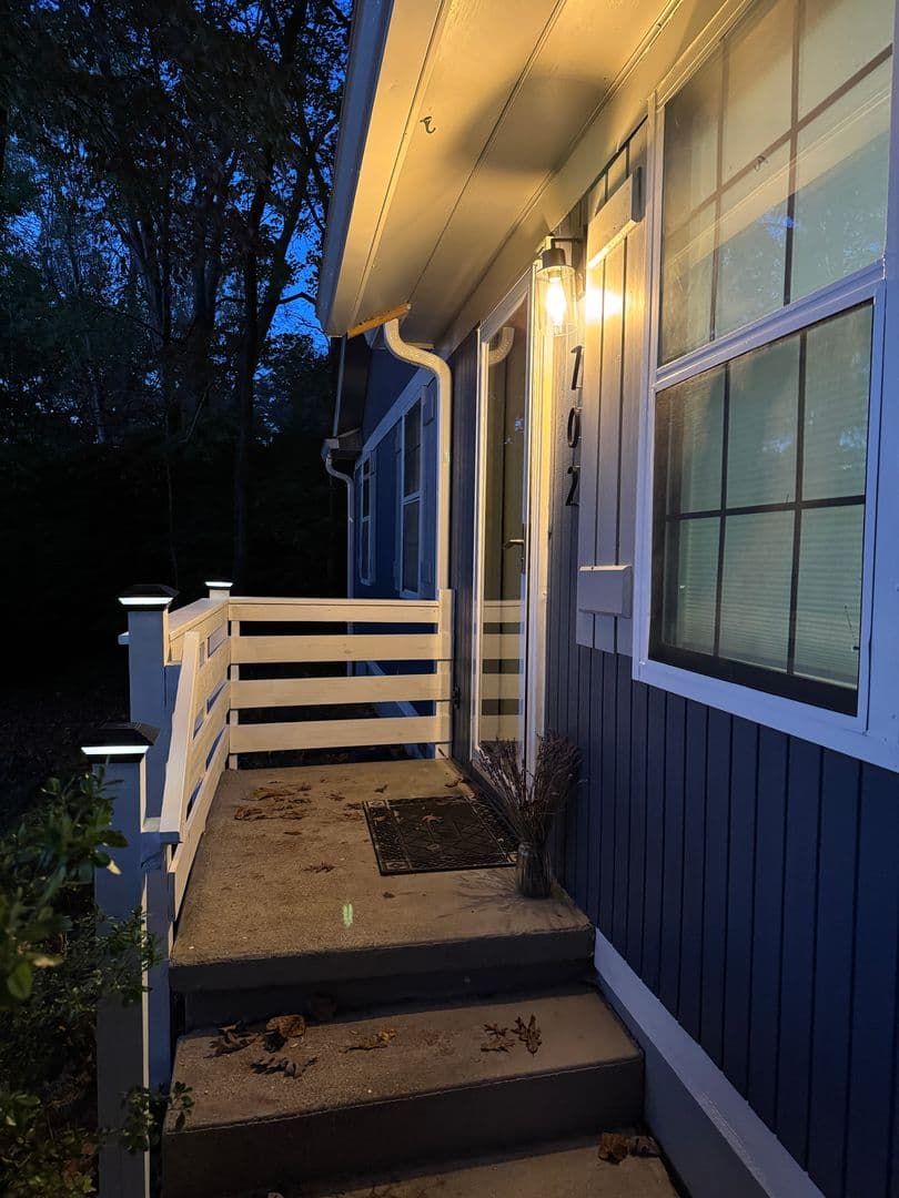 Black Mountain House: 702 Holly Ave
