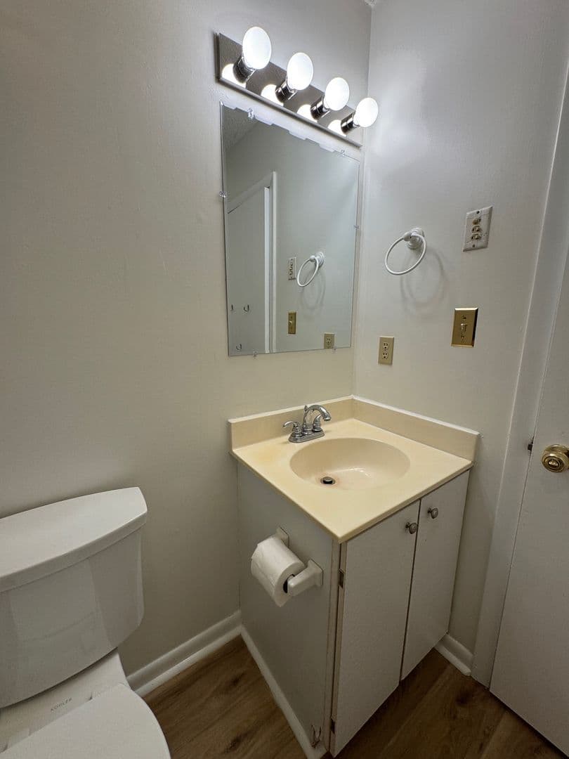 Black Mountain House: 702 Holly Ave