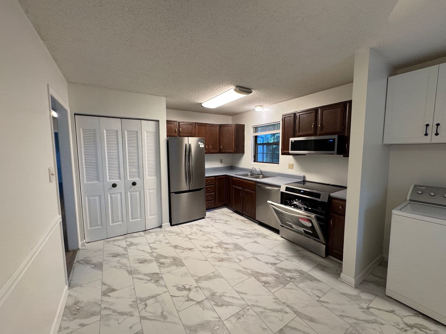 Black Mountain House: 702 Holly Ave