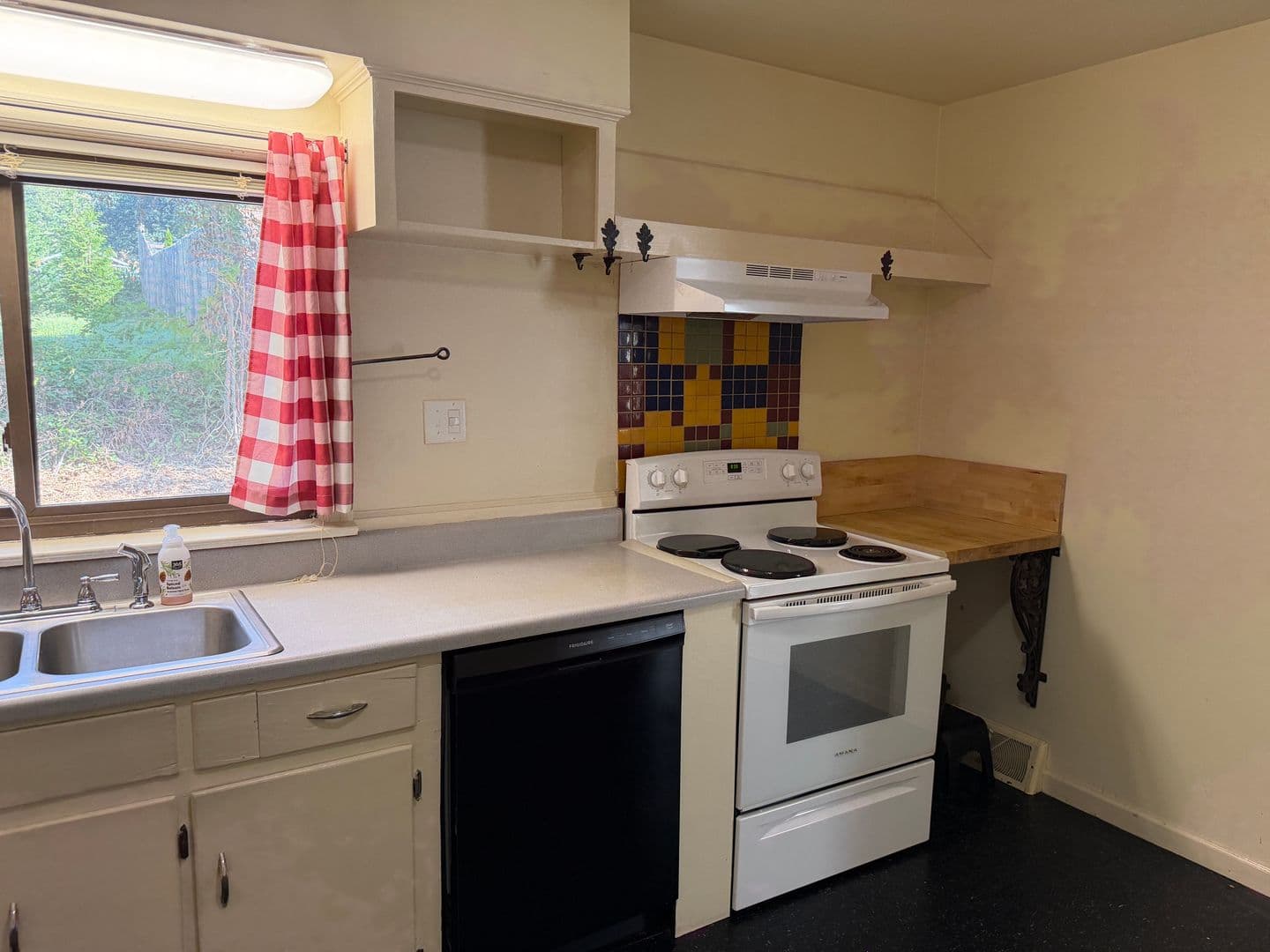 Black Mountain House: 205 Padgettown Road
