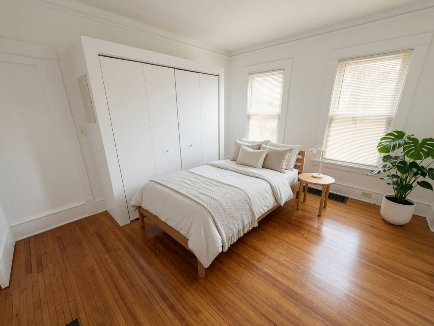 Minneapolis Apartment: 2721 Girard Ave S