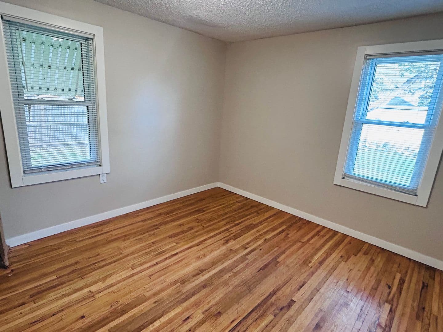 Saint Paul Apartment: 567  Livingston Ave