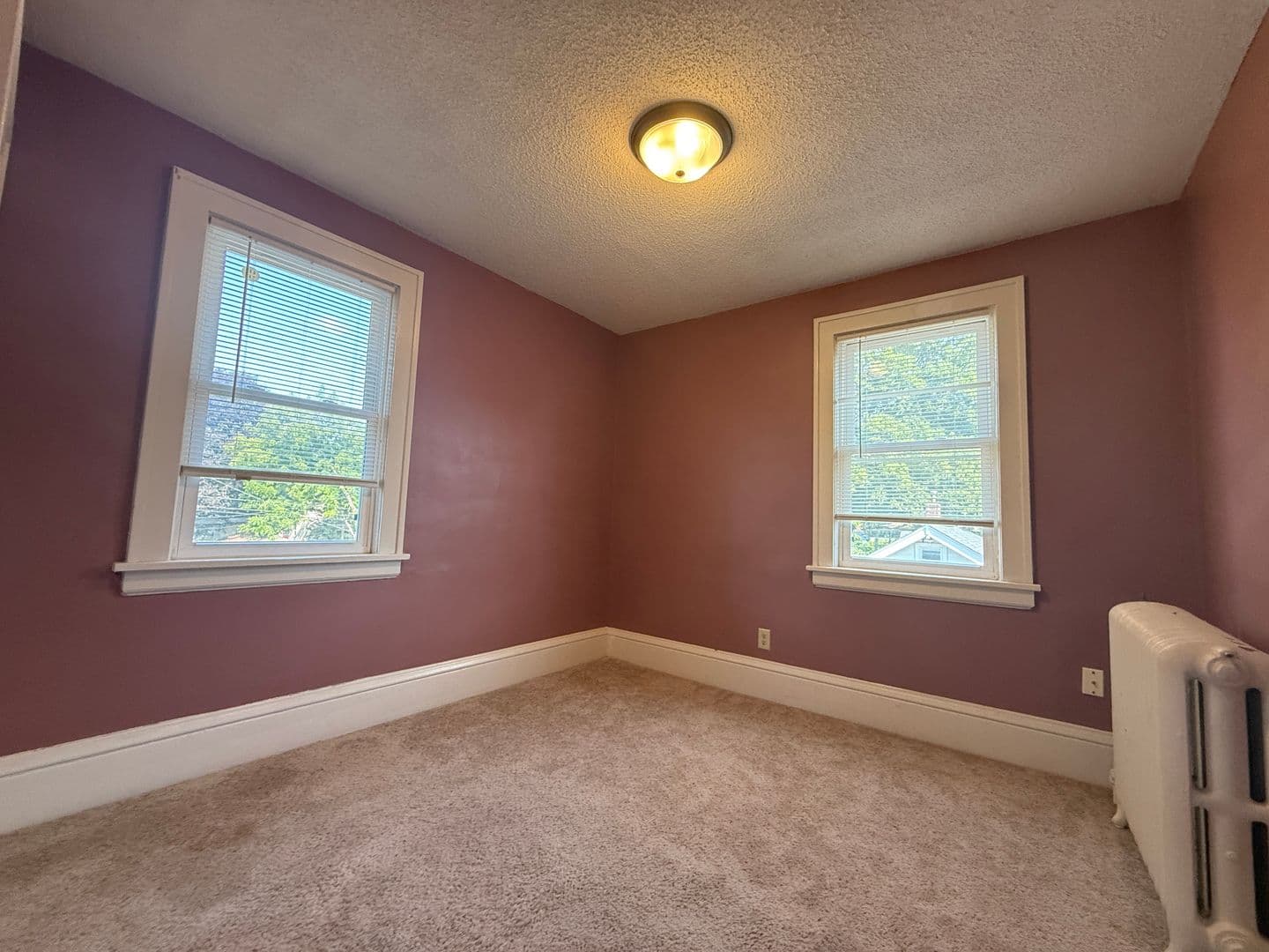 West Saint Paul Apartment: 931 Smith Avenue S