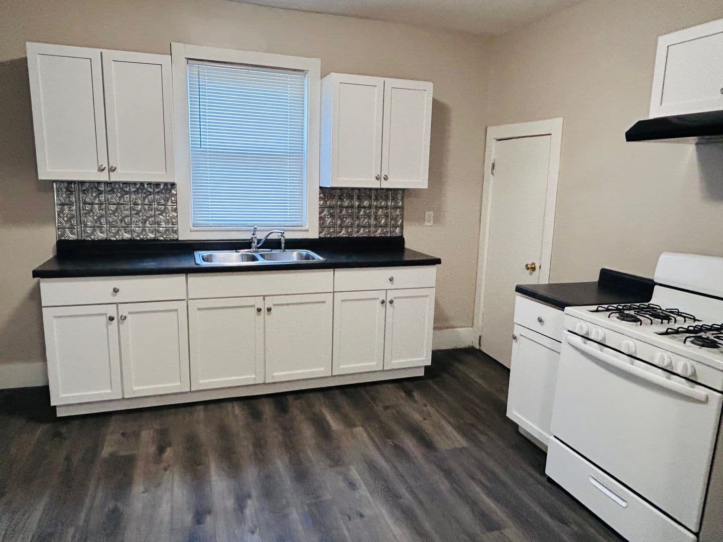 Saint Paul Apartment: 567  Livingston Ave
