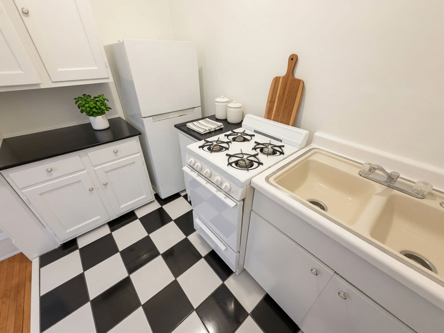 Minneapolis Apartment: 2721 Girard Ave S