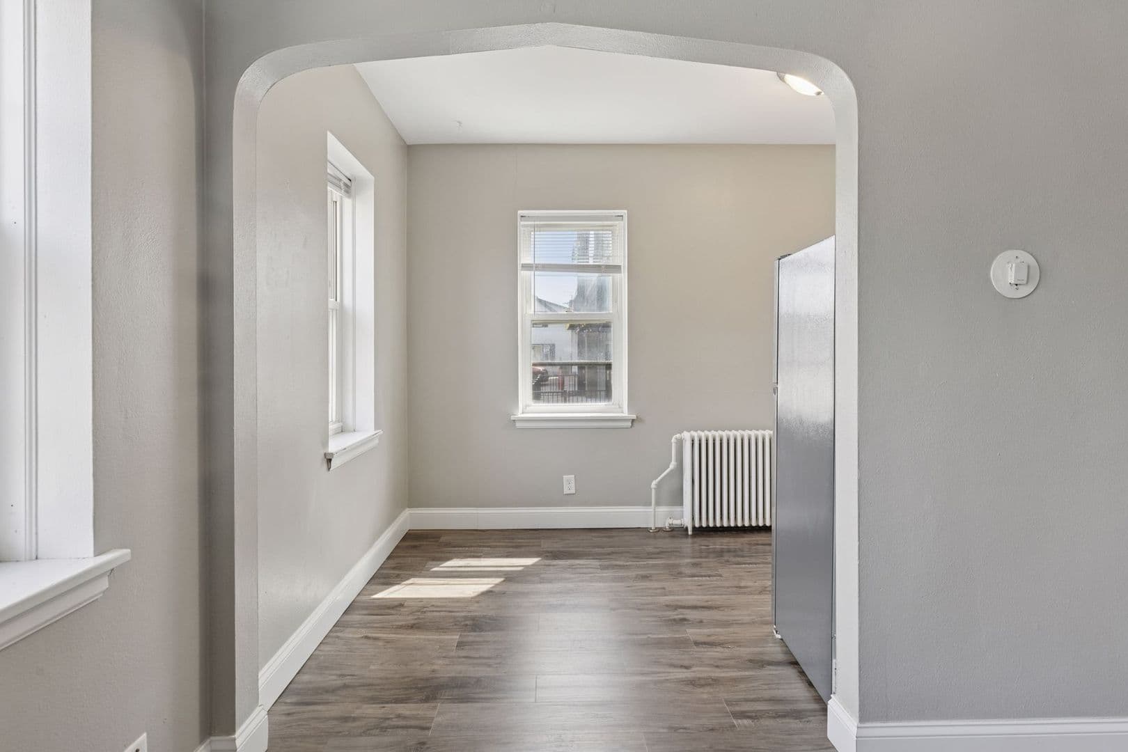 West St. Paul Apartment: 969 Smith Avenue South