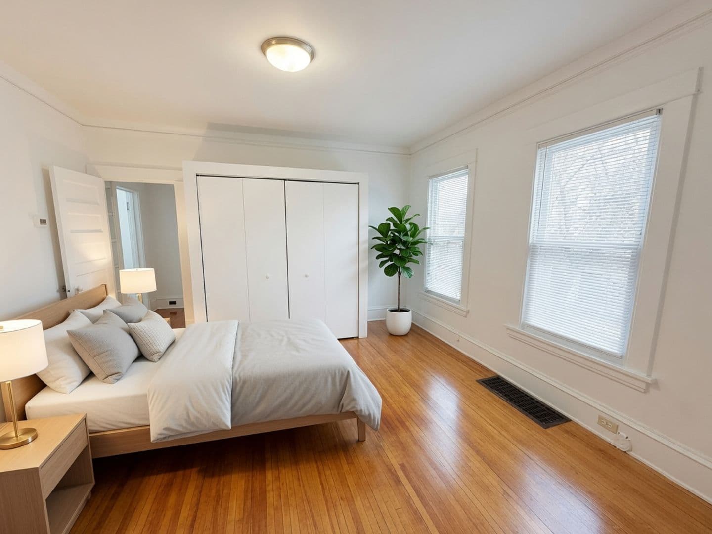 Minneapolis Apartment: 2721 Girard Ave S