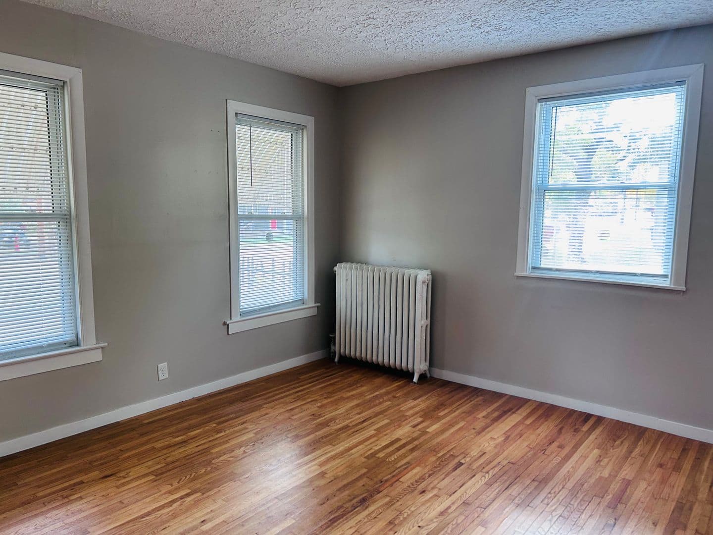 Saint Paul Apartment: 567  Livingston Ave