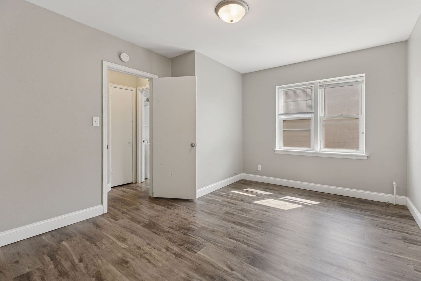 West St. Paul Apartment: 969 Smith Avenue South