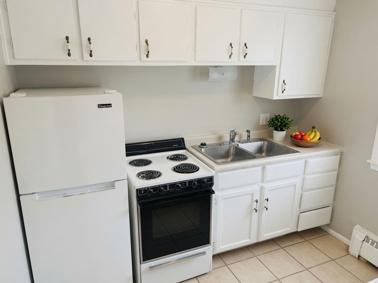 West St. Paul Apartment: 800 Dodd Road