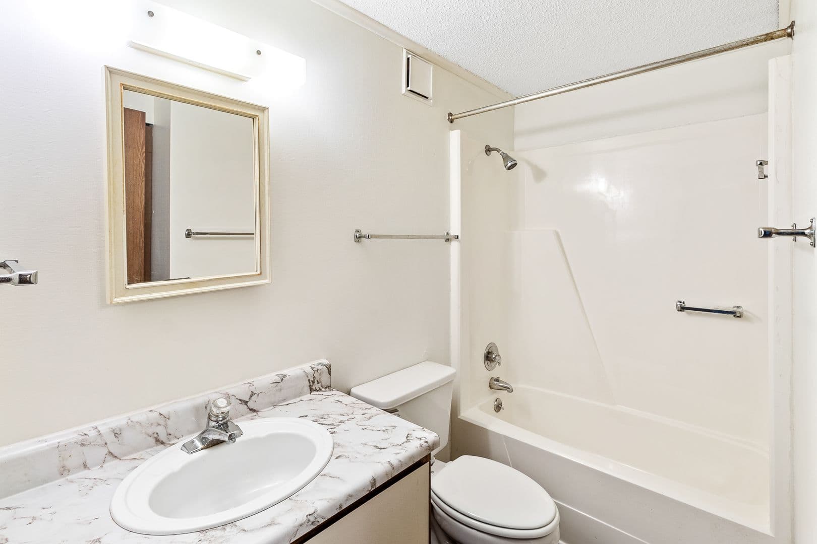 Bardstown Apartment: 100 Slate Run