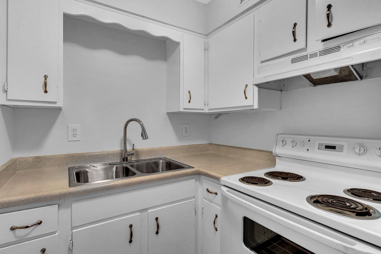 Louisville Apartment: 601-603 Revolutionary Rd.