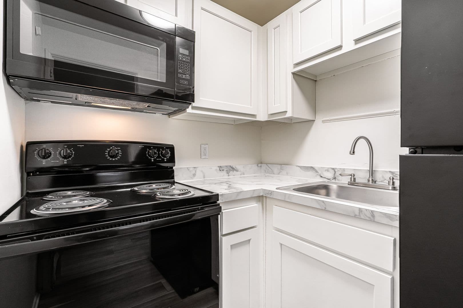 Louisville Apartment: 404 Lindsay Ct.