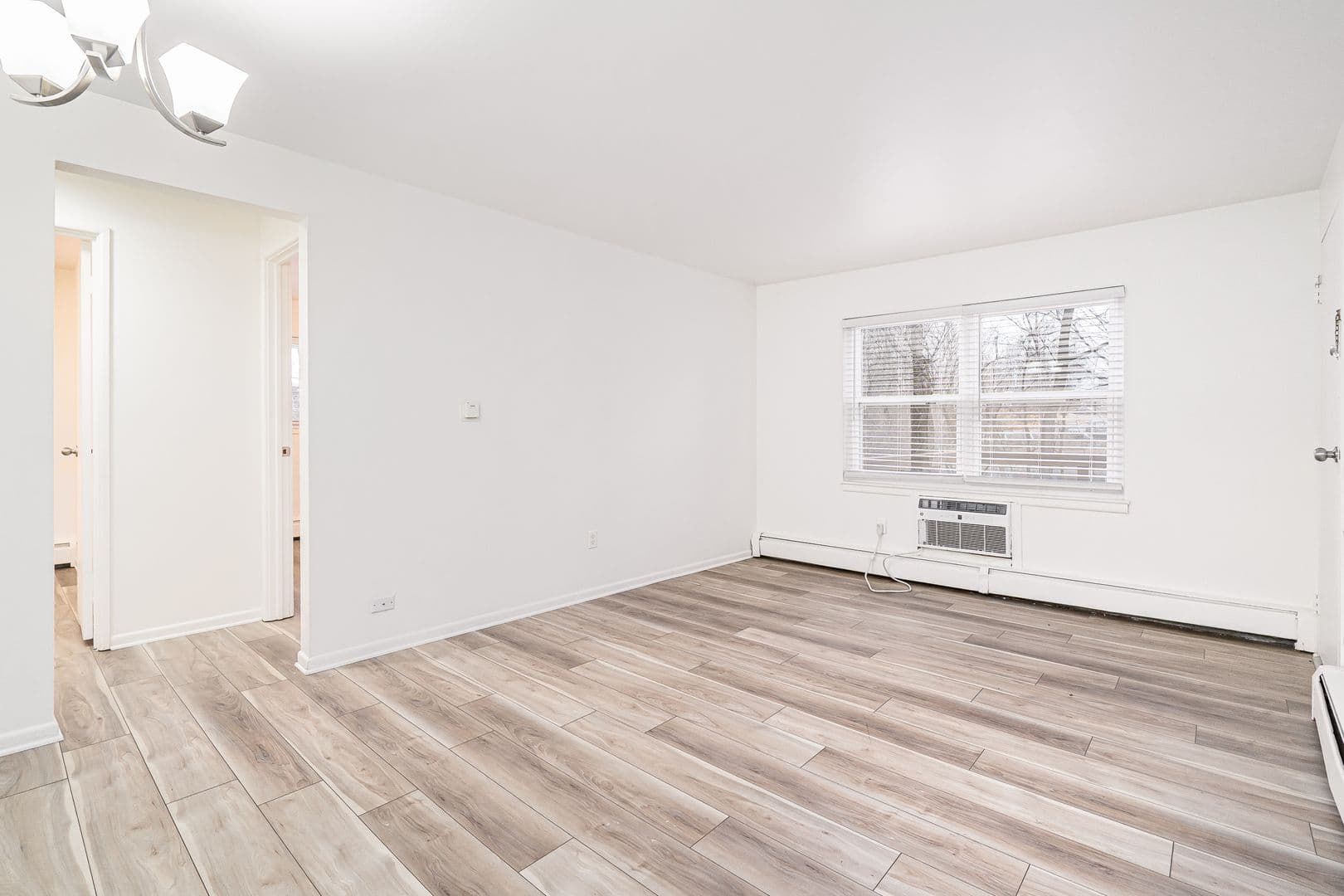Louisville Apartment: 404 Lindsay Ct.