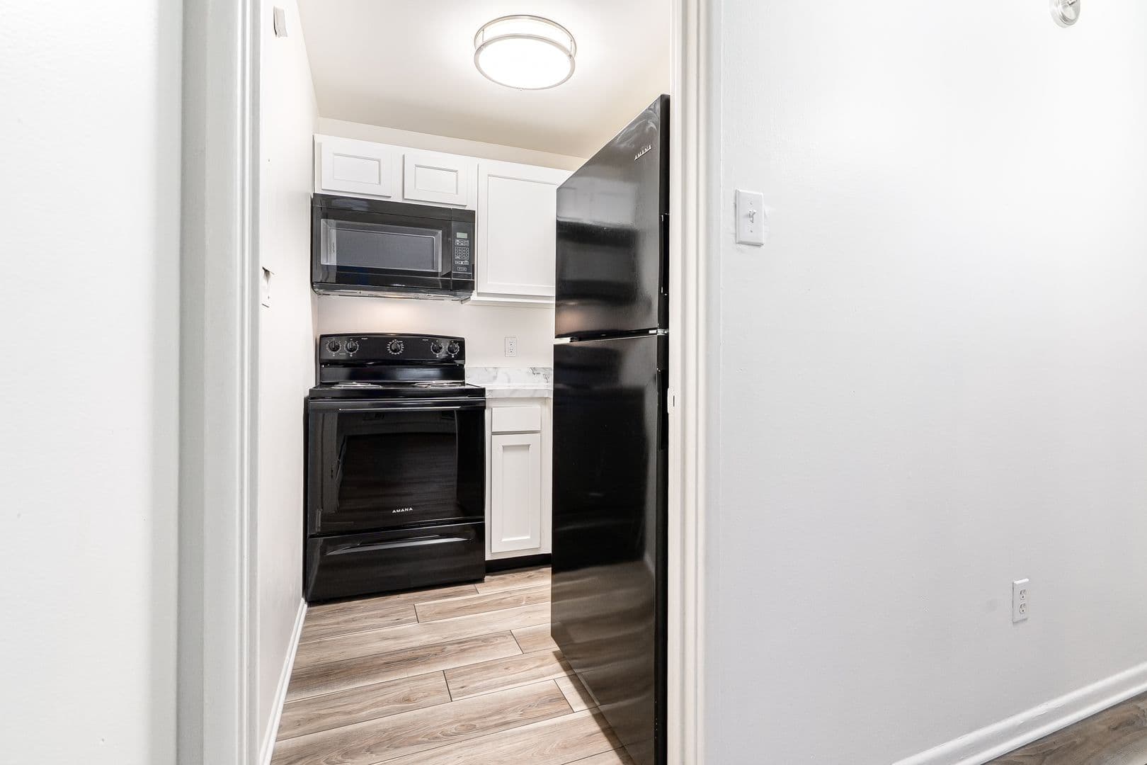 Louisville Apartment: 404 Lindsay Ct.