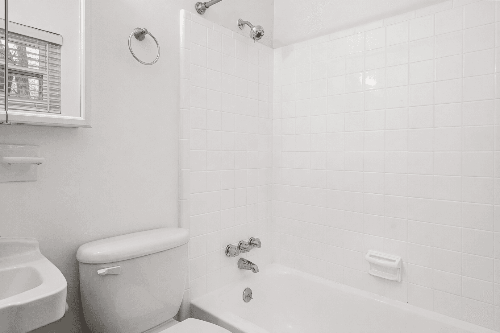 Louisville Apartment: 404 Lindsay Ct.