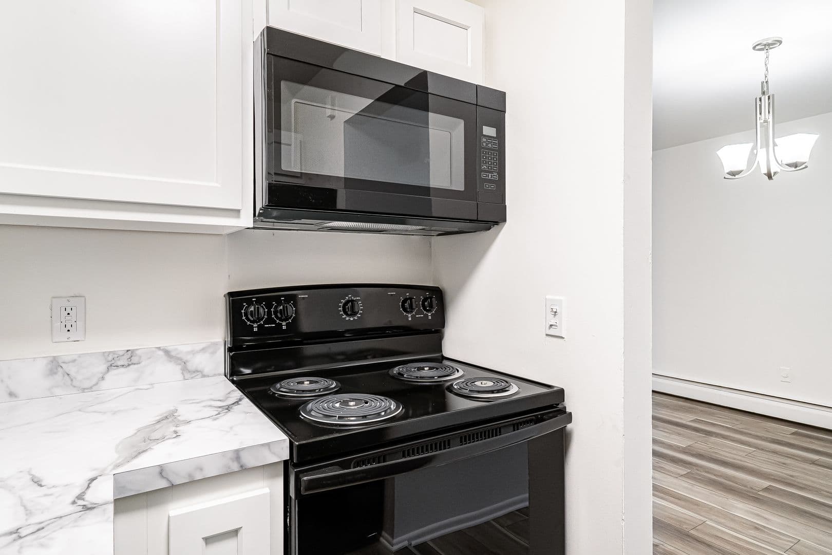 Louisville Apartment: 404 Lindsay Ct.