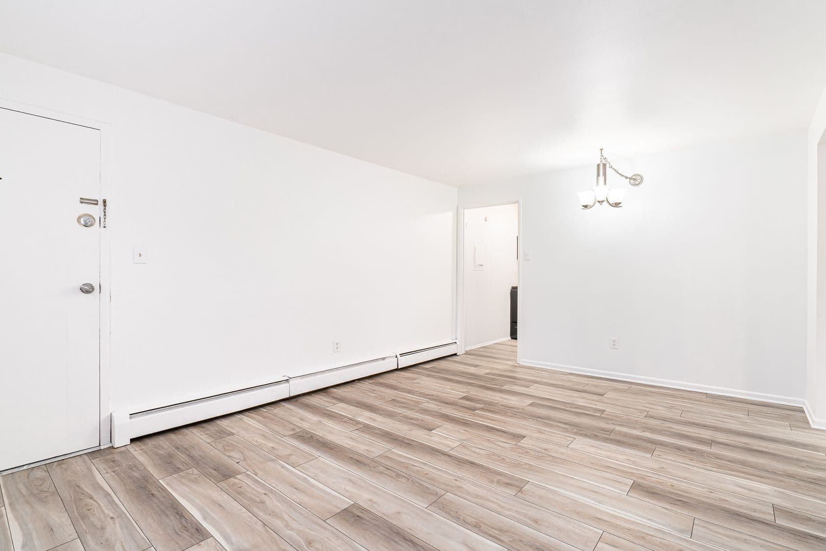 Louisville Apartment: 404 Lindsay Ct.