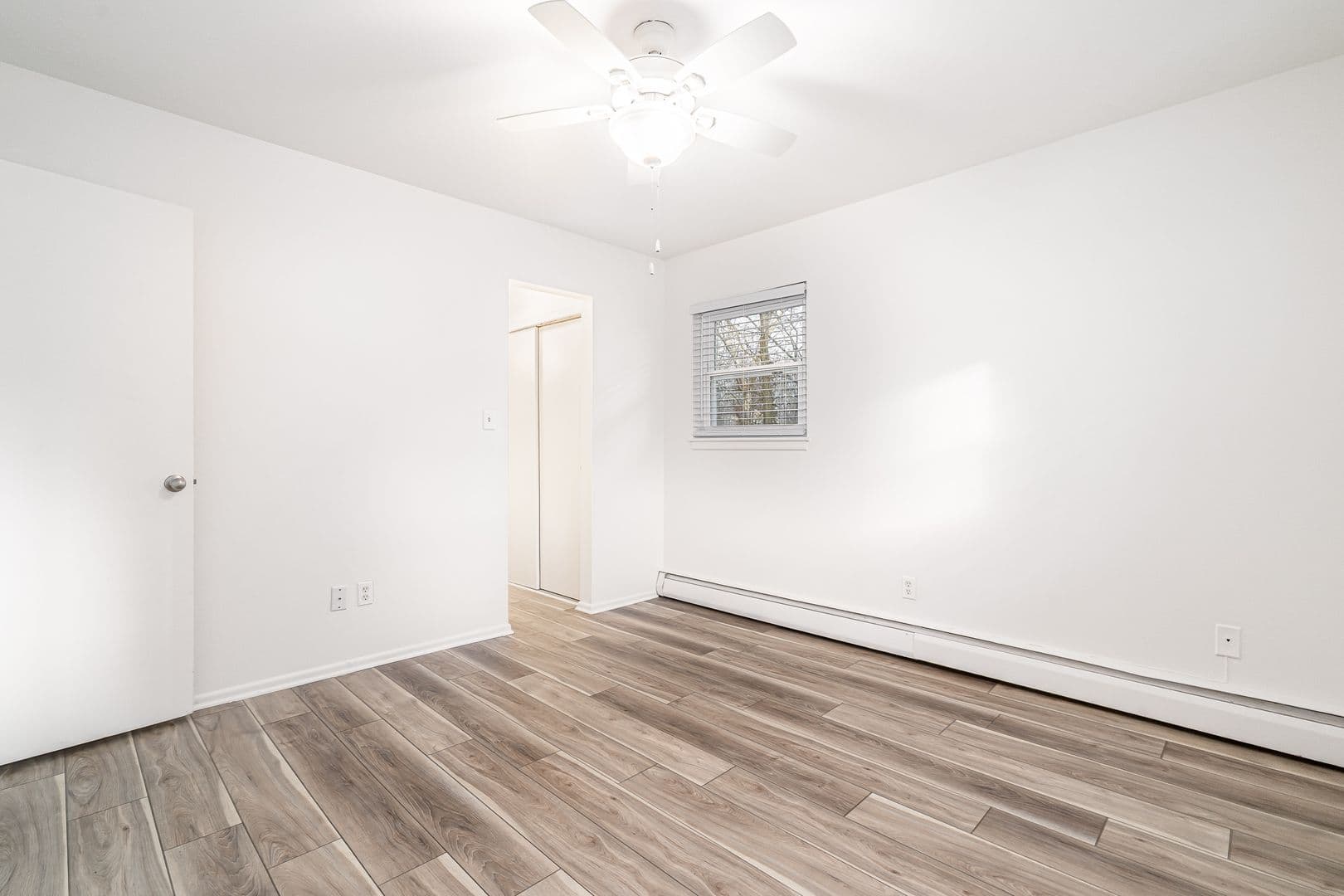 Louisville Apartment: 404 Lindsay Ct.