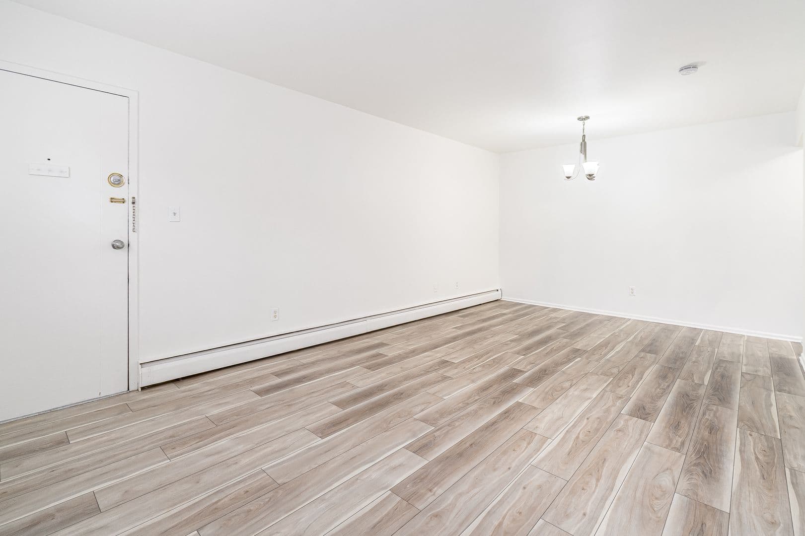 Louisville Apartment: 404 Lindsay Ct.