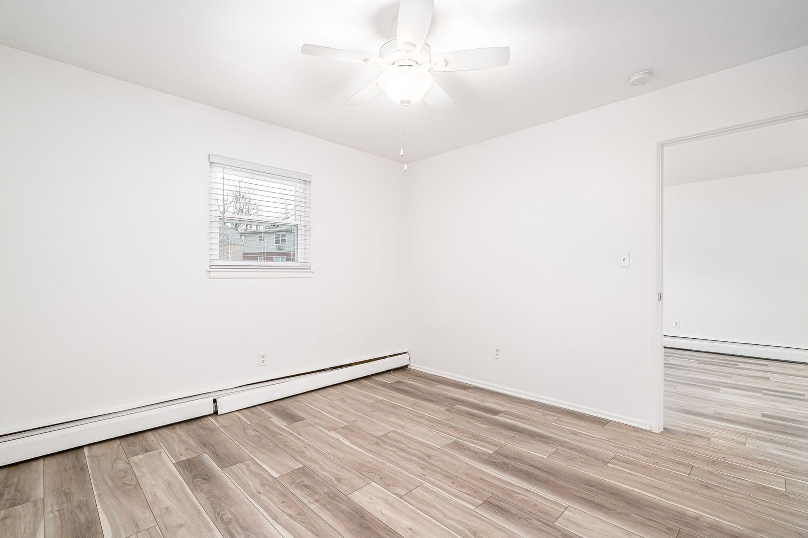 Louisville Apartment: 404 Lindsay Ct.